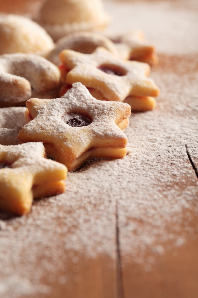 christmas cookies and pouring sugar on top